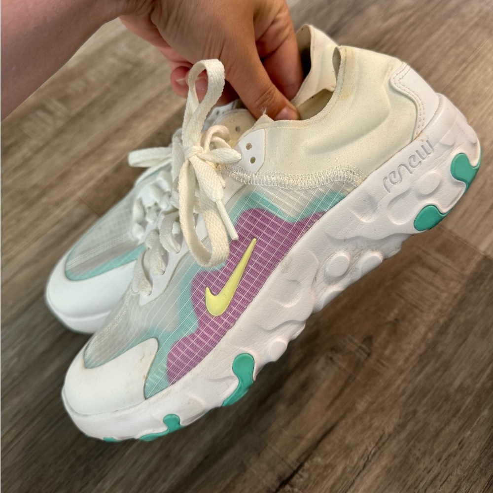 Nike Renew Lucent Sneakers